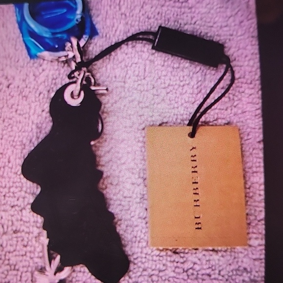 BURBERRY KEYCHAIN DOODLE TEXT METAL NWT AUTHENTIC RARE PURSE CHARM - Picture 5 of 10